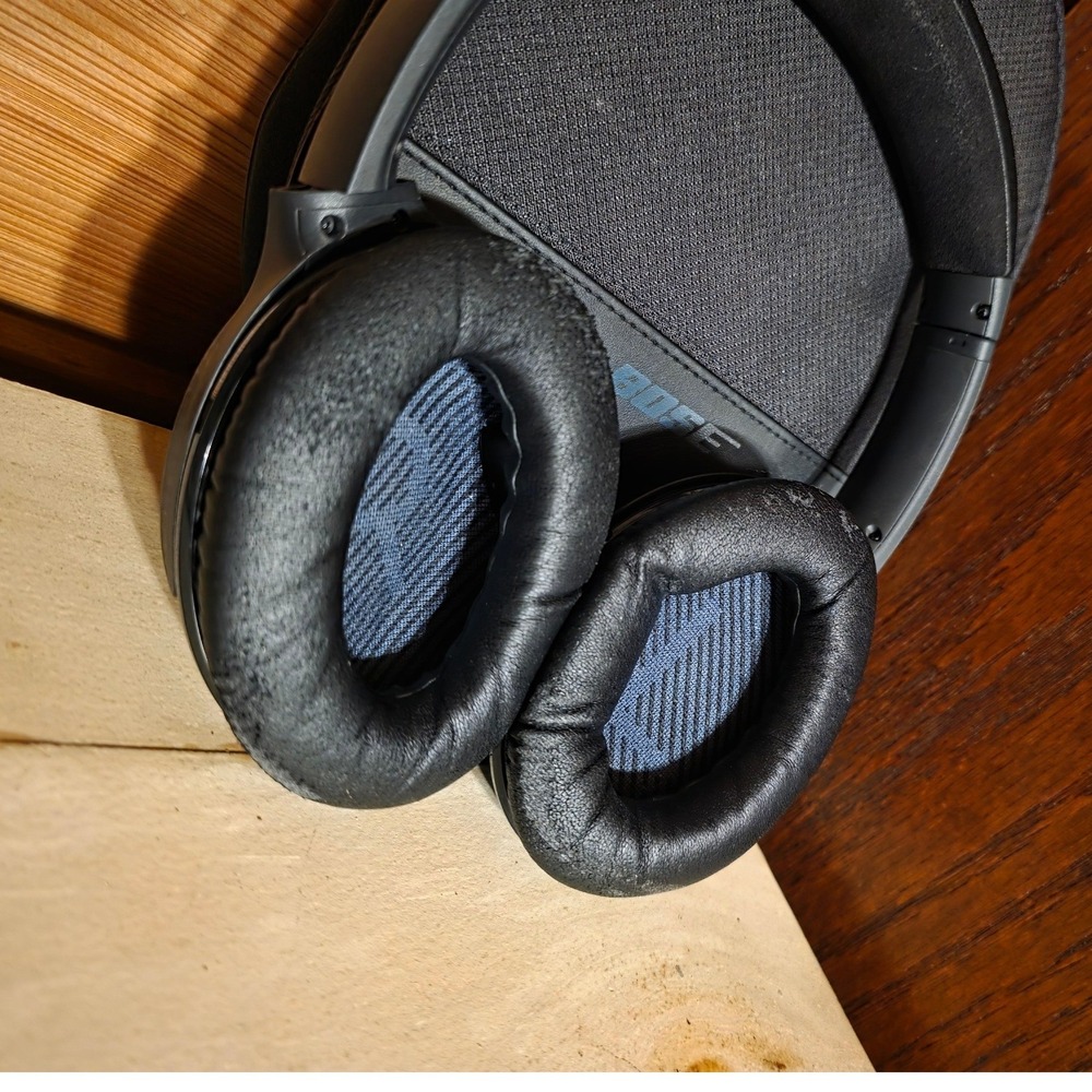 Bose QuietComfort 35 II Wireless Noise Cancelling Headphones Black QC35 II Case - Picture 3 of 3